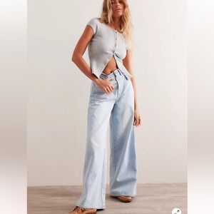 We The Free CRVY Gia Wide-Leg High Rise Light Wash Jeans sz 30